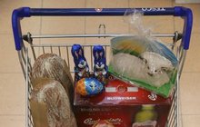 Výchova zloděje v supermarketu: Otec učil krást syna (10)