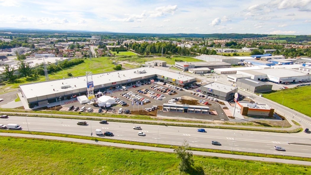 Novým majitelem nákupního parku v Českých Budějovicích se stala Realia Group, akvizice vyšla na stovky milionů korun.
