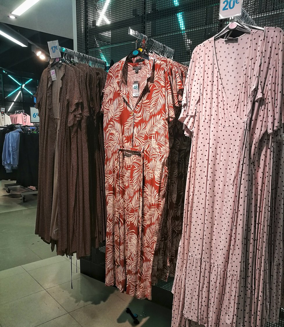 Primark v Drážďanech. Co se dá pořídit v oblíbeném řetězci, který za rok otevře pobočku v Praze, a kolik vás to bude stát?