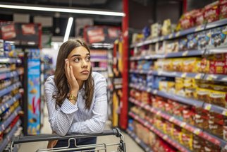 Jak ušetřit při nakupování jídla? Nechte děti doma, neplýtvejte a vybírejte chytře