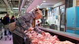 Maso v akci oproti loňskému roku zlevnilo: Klesly ceny za vepřovou pečeni i kuřecí prsa