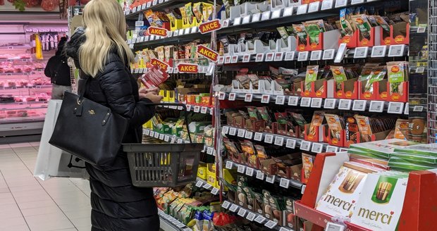 Dobrá zpráva o inflaci: Výrazně klesla! Analytici ji čekají pod 3 procenty, potraviny mírně zlevnily