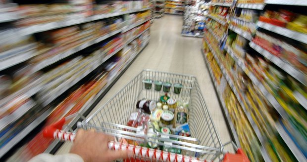 Do supermarketu nechoďte bez seznamu, lehko totiž podlehnete lákadlům a koupíte i to, co nepotřebujete.