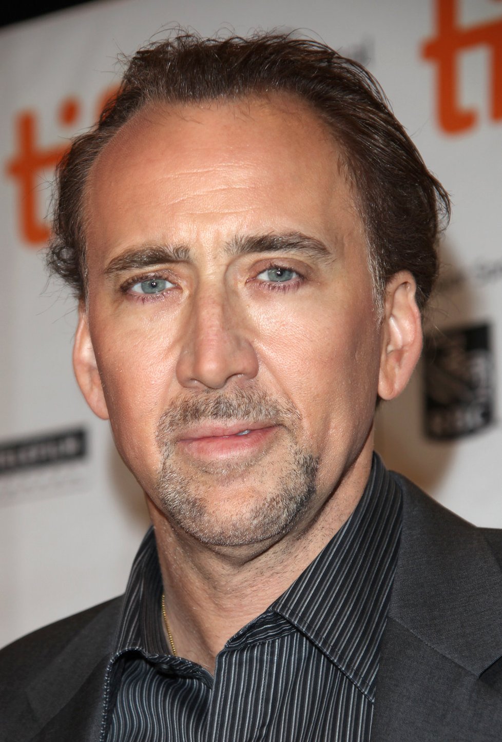 Nicolas Cage utrácí za podivné věci, naposledy za dinosauří lebku