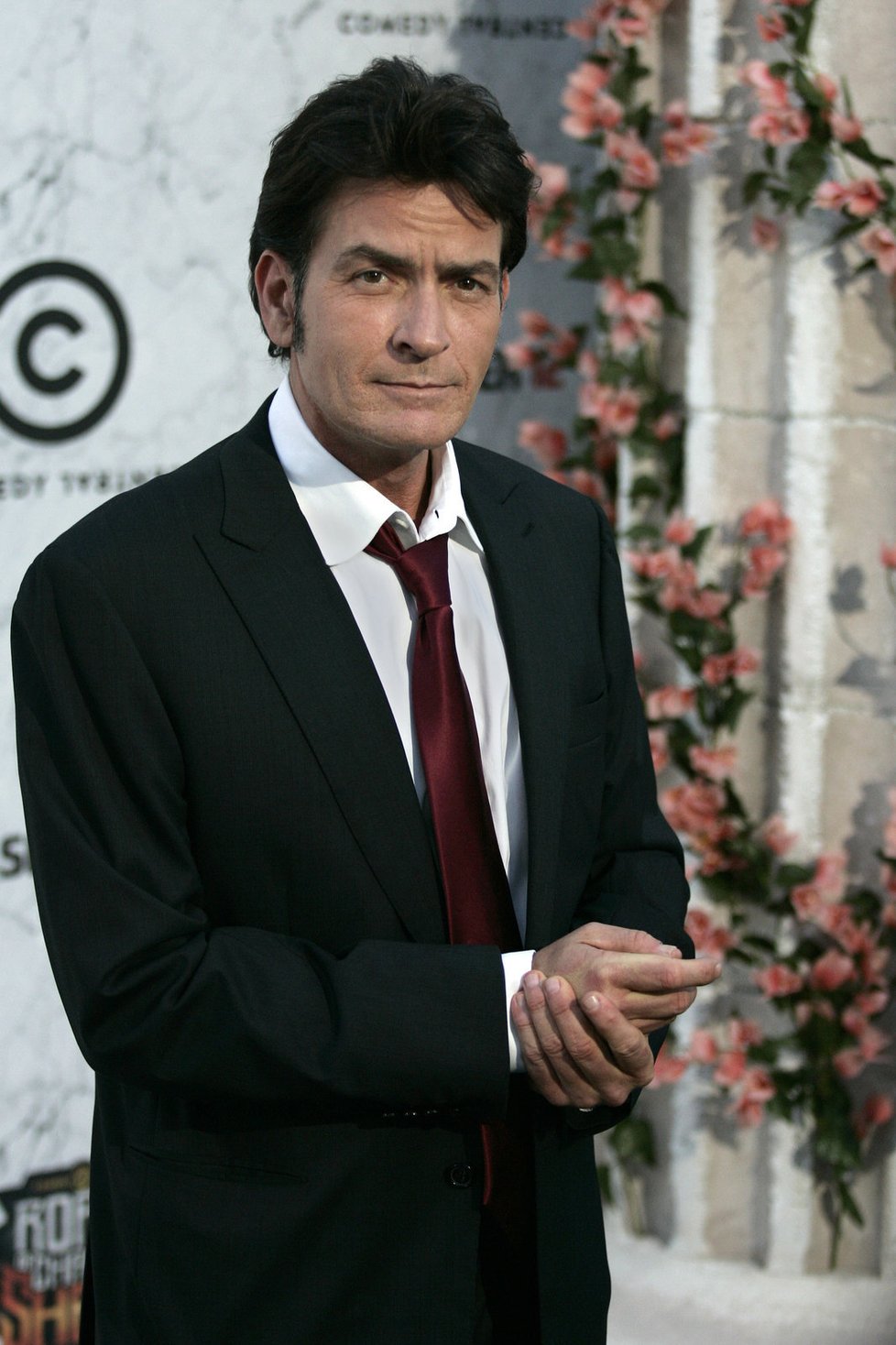 Charlie Sheen má slabost pro dámy.