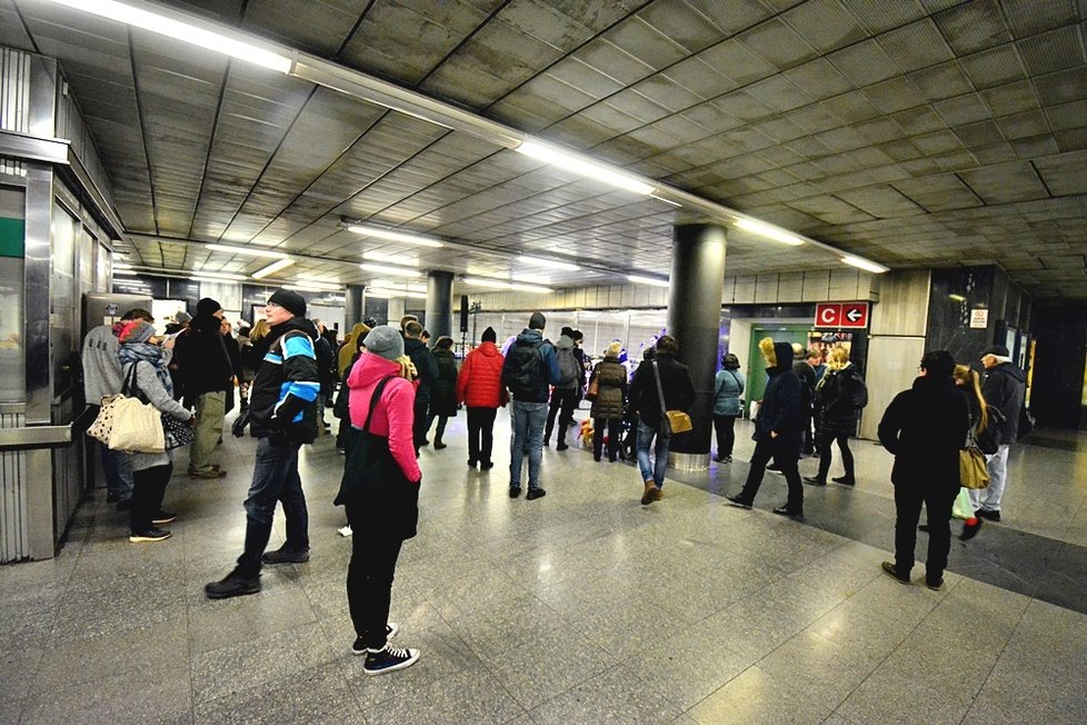 Akce Nalaďte se v metru také o Vánocích zpříjemnila Pražanům jedno adventní odpoledne.