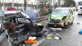 16 zdemolovaných aut, zranění a kalamita: Řidiče zaskočil sníh a námraza