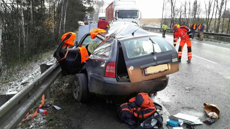 Namrzlé silnice zkomplikovaly dopravu na Pardubicku.