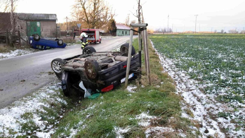 Namrzlé silnice zkomplikovaly dopravu na Pardubicku.