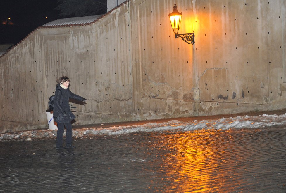 Nehody a úrazy: Tohle všechno může způsobit ledovka.