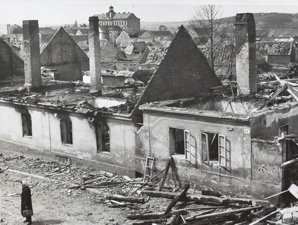 Ve Škodovce byly ztráty na životech minimální. Mrtví ale byli ve čtvrti Skvrňany, kterou bomby zničily.