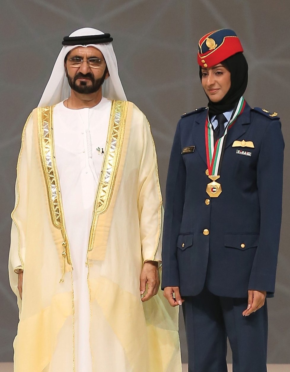 Pilotka Mariam společně s ministrem obrany Spojených arabských emirátů