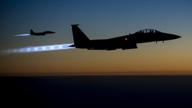 Nálety na pozice radikálů z Islámského státu: Letouny F-15 v akci