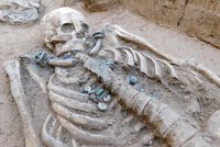 Bohatá výbava na onen svět! Ženský hrob ze třetího století odkryl tajemství