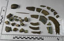 Hledači objevili v lese zlomky kovů: Je to poklad starý přes 3000 let!
