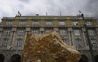 Odhalení pomníku připomínajícího oběti prosincového útoku na Filozofické fakultě Univerzity Karlovy. (21. červen 2024) Odhalení pomníku připomínajícího oběti prosincového útoku na Filozofické fakultě Univerzity Karlovy. (21. červen 2024)