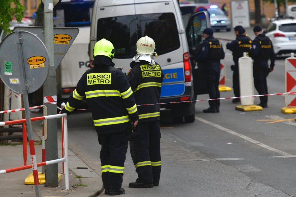 U výstupu z metra na náměstí Jiřího z Poděbrad našli 23. dubna podezřelý balíček.