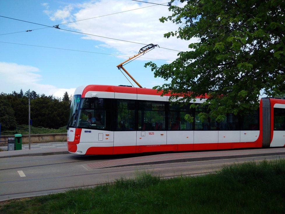 Tramvajová smyčka bude nově vedena po obvodu nově vymezeného náměstí Míru.