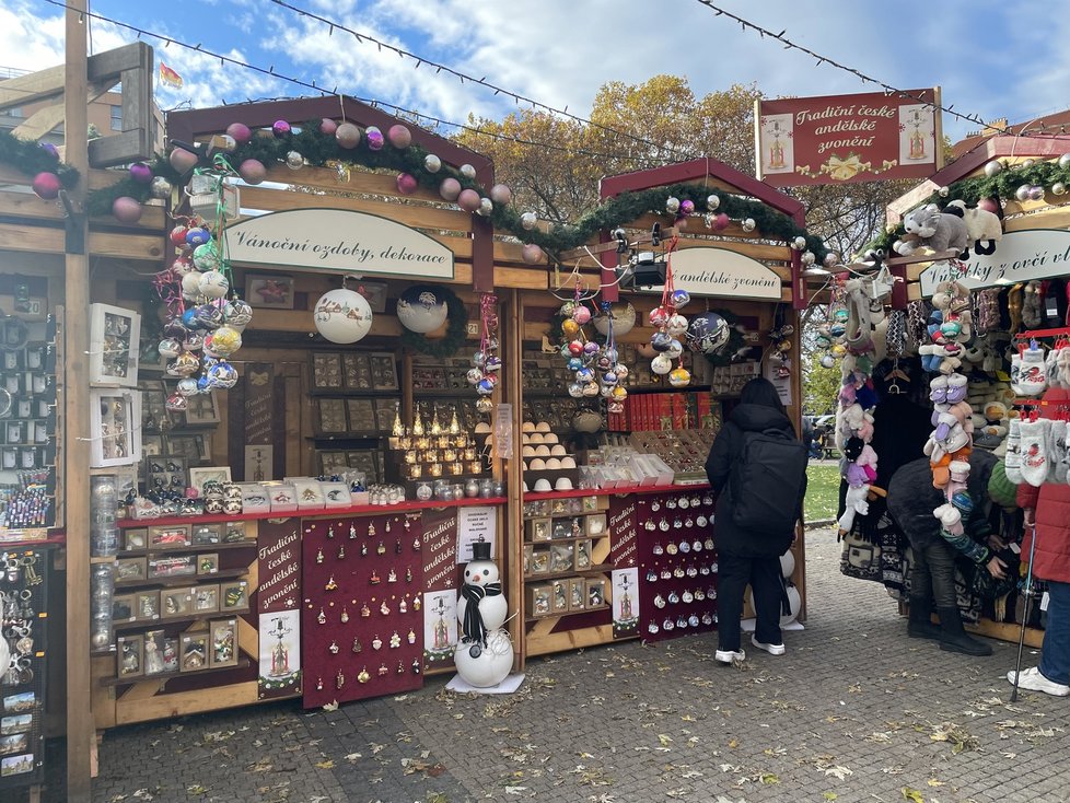 První den vánočních trhů na náměstí Míru, 20. 11. 2023