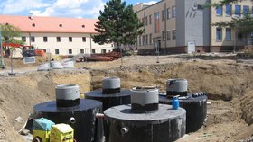 Veselí nad Moravou bude využívat dešťovou vodu k zalévaní městské zeleně. Čtyři velké nádrže jsou ukryty pod rekonstruovaným náměstím Míru.
