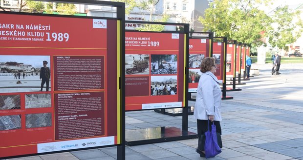 40 fotek krvavého masakru: Ostrava připomíná události z náměstí Nebeského klidu