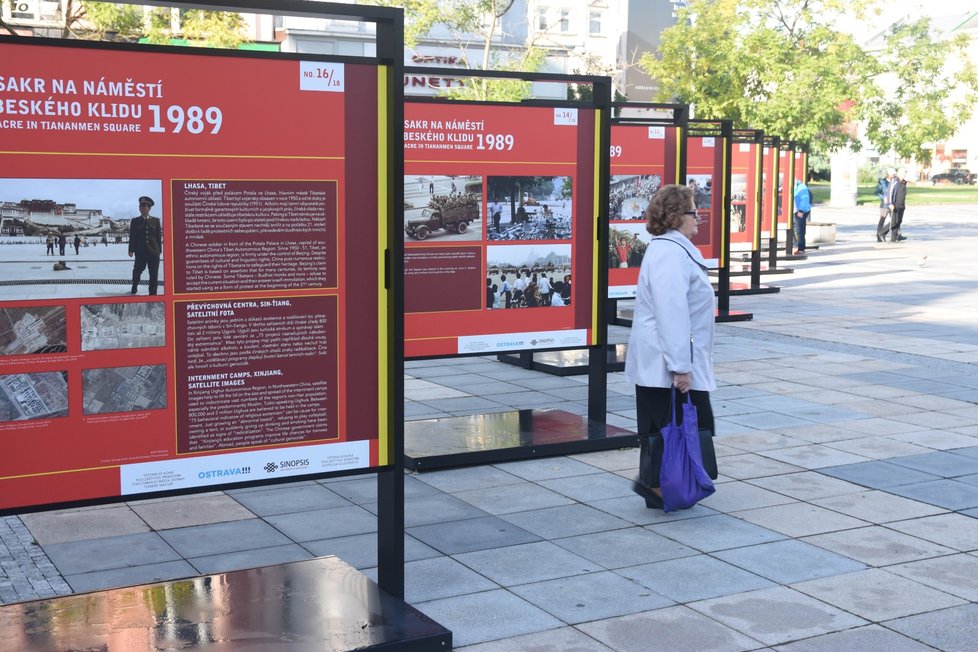 Výstava fotografií z masakru proti lidem na náměstí Nebeského klidu v Pekingu bude v centru Ostravy k vidění do konce měsíce.
