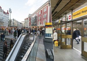 Uzavření výstupů z metra na náměstí Republiky se odsouvá na 2. ledna.