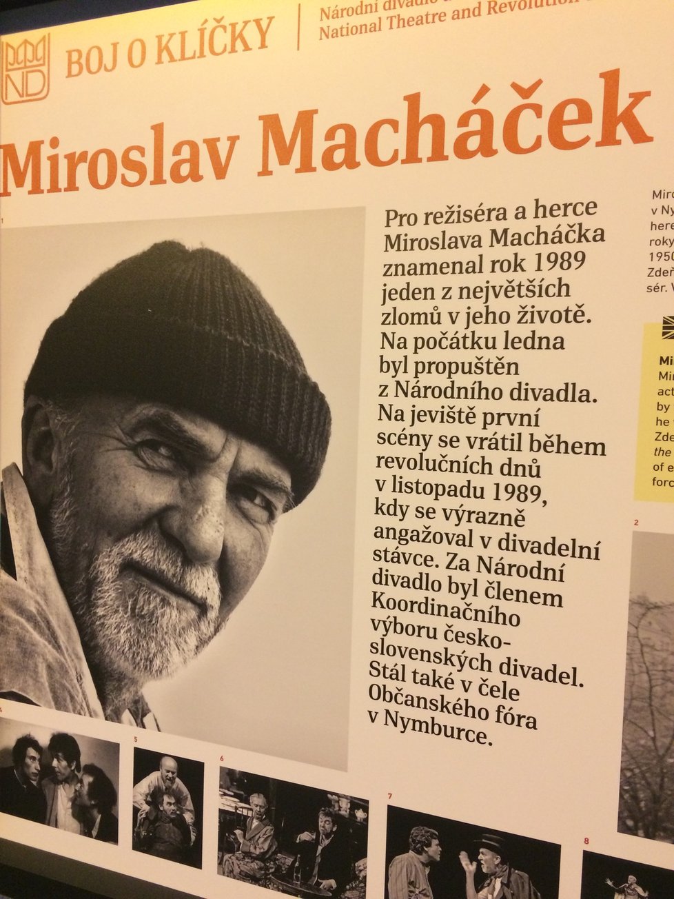 Z výstavy Boj o klíčky (Národní divadlo a revoluce 1989), která je do konce listopadu k vidění na náměstí Václava Havla.