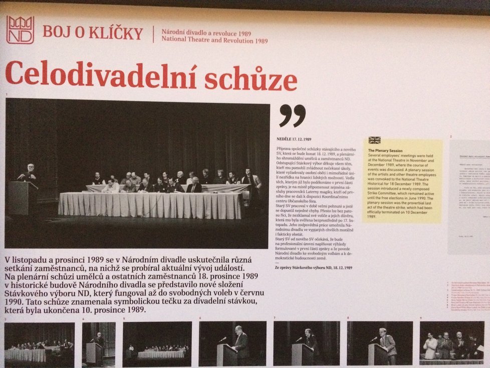 Z výstavy Boj o klíčky (Národní divadlo a revoluce 1989), která je do konce listopadu k vidění na náměstí Václava Havla.