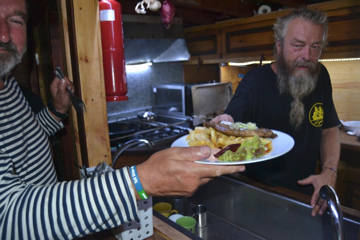 Lodní kuchař Ivo Pokluda (60) z Frýdku-Místku vaří na historické plachetnici a dobře ví, co dělat za bouře...