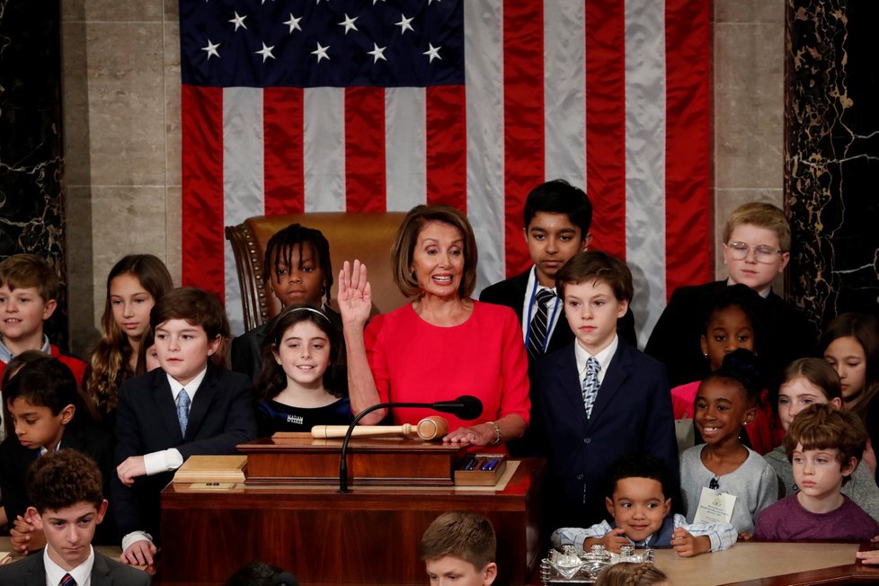 Nancy Pelosiová vede Kongres USA.