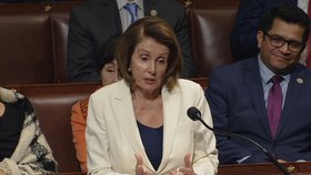 Nancy Pelosiová hájila ve sněmovně imigranty osmihodinovým projevem