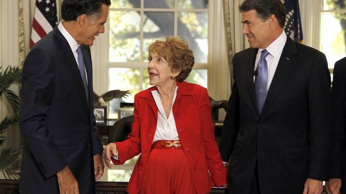 Nancy Reaganová na snímku z roku 2011