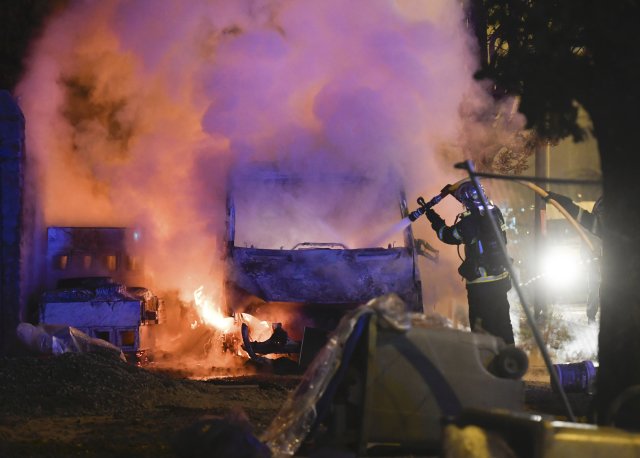 V Nantes pokračovaly nepokoje kvůli smrti mladíka