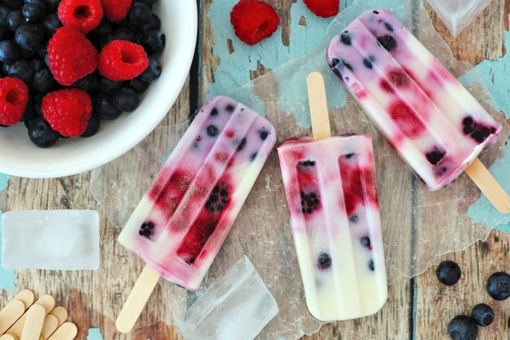 Drobnější bobulovité ovoce zamíchejte třeba do tvarohu nebo smetanového jogurtu