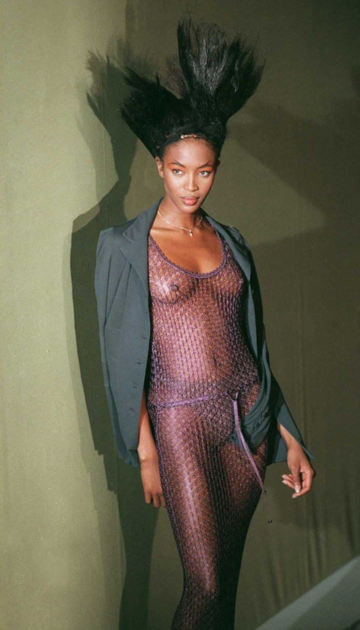 V modelu od Karla Lagerfelda, 1996.