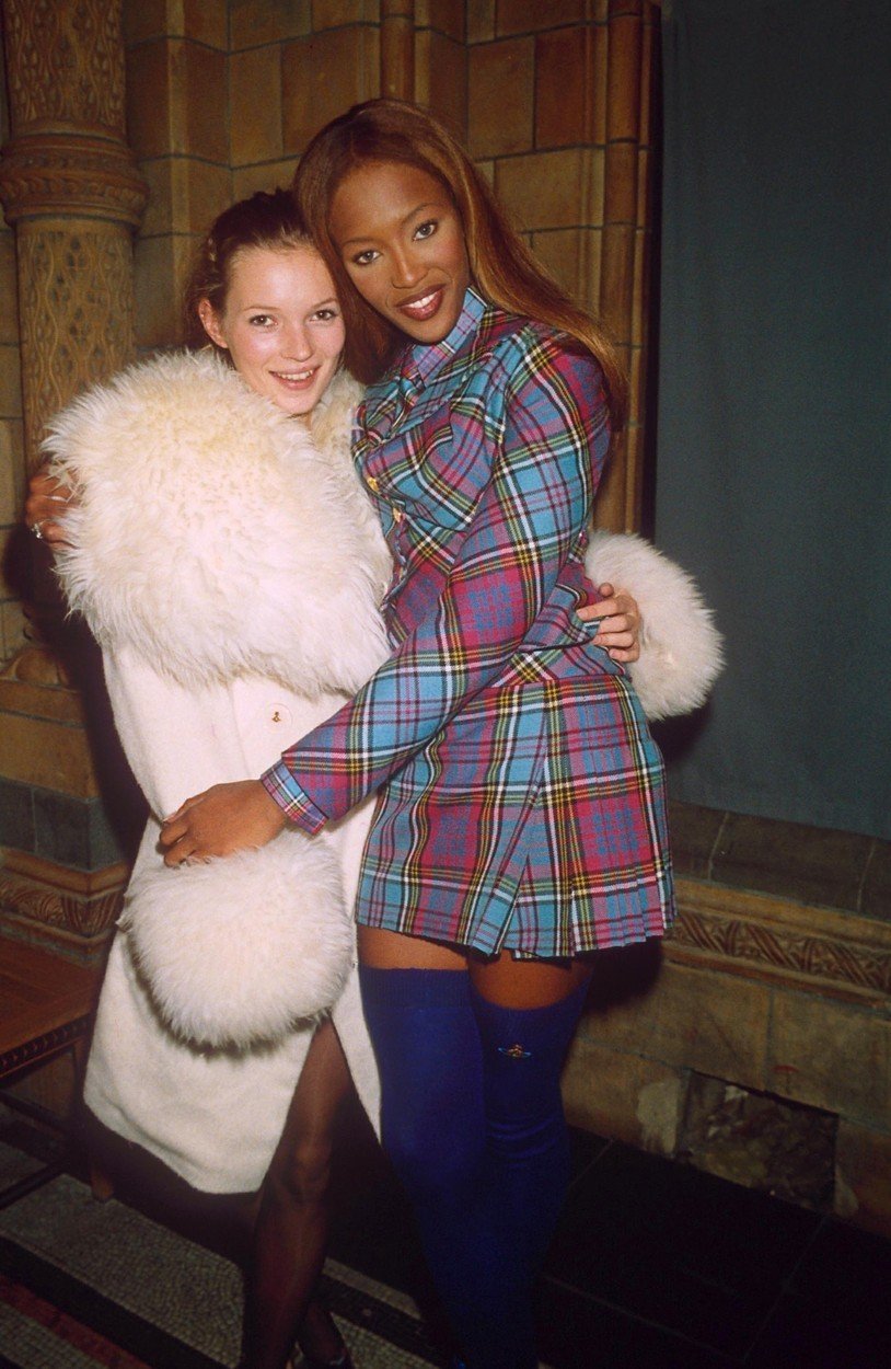 S kolegyní Kate Moss, 1999.