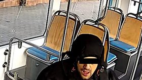 Policie dopadla psychopata, která s nožem v ruce přepadl chlapce.