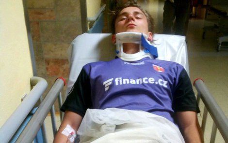 Michal skončil v nemocnici s krčním límcem a na kapačkách.