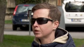 Pes v Kladně napadl asistenčního psa nevidomé ženy.