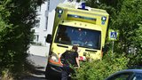 Divoká párty v Mostě: Ženu jeli dvakrát napomínat strážníci, potřetí jí zachraňovali život 