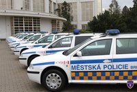 Opilý děda (72) bez řidičáku se honil po Brně se strážníky: Chtěli ho jen napomenout