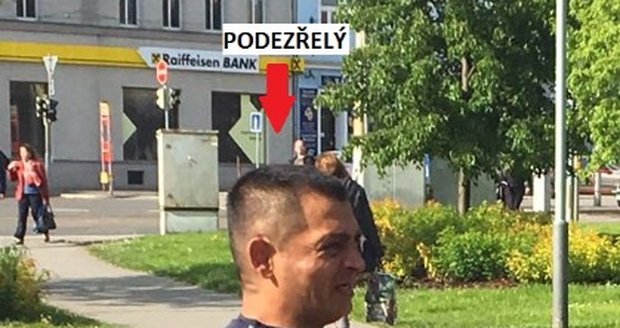 Pražská policie pátrá po muži, který měl brutálně napadnout jedenašedesátiletého muže na ulici ve Vysočanech.