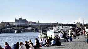 Noční zákaz alkoholu na náplavkách a dalších místech v Praze! Nová vyhláška platí od července