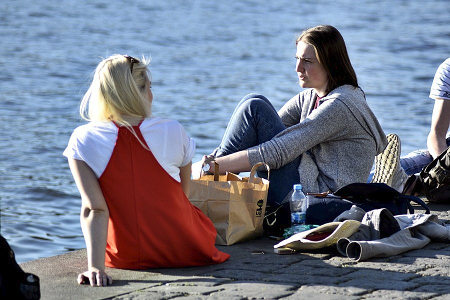 Na náplavkách v Praze by mohl od půlnoci do 9:00 platit zákaz pití alkoholu