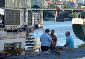 Na Náplavce to i koncem léta žije a bude žít určitě i v září.