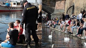 Na pražskou náplavku opět vyrazily stovky lidí. Na místo dorazila i policie, která je upozorňuje na porušování vládních opatření. (31. března 2021)