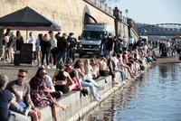 Počet obyvatel Prahy loni stoupl: V metropoli žije více žen, víc se lidé brali, více lidí se narodilo, než zemřelo