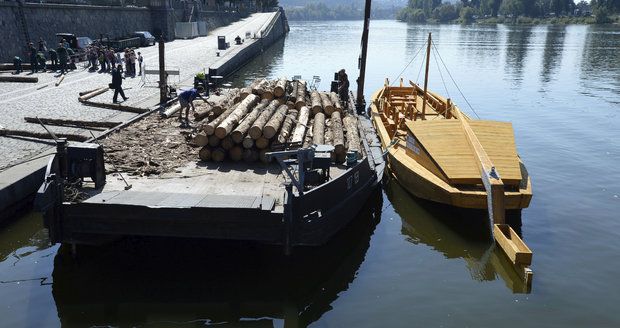 Na náplavku připlula replika šífu: Historické plavidlo vozilo sůl až do Hamburku