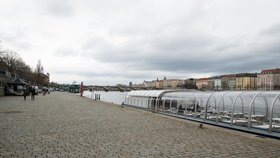 Pražské náplavky se obohatí o rybářská mola. Nad plovoucím bazénem se stále rokuje